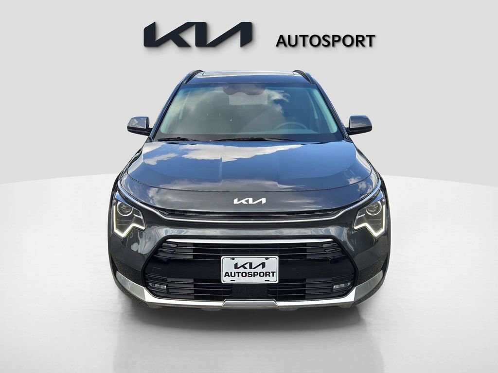 New 2025 Kia Niro EX Touring image 2