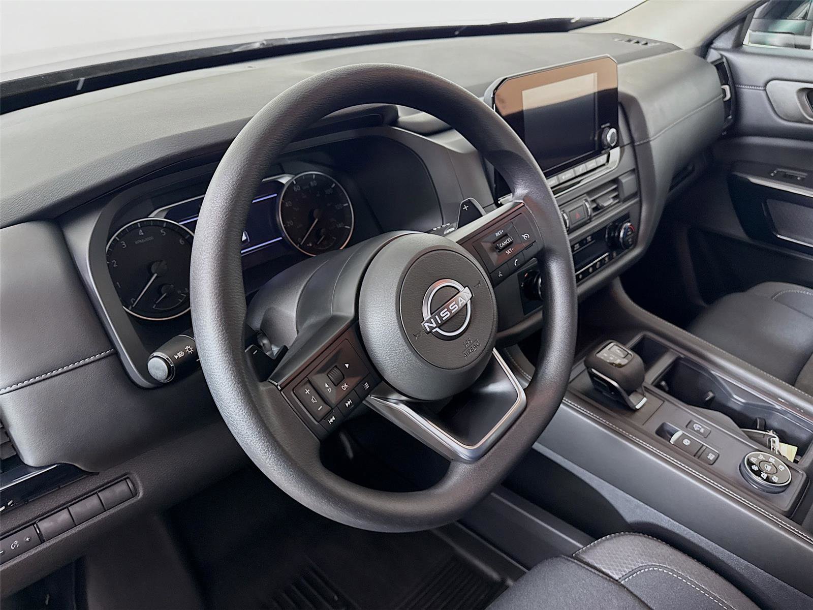 Used 2025 Nissan Pathfinder S image 22