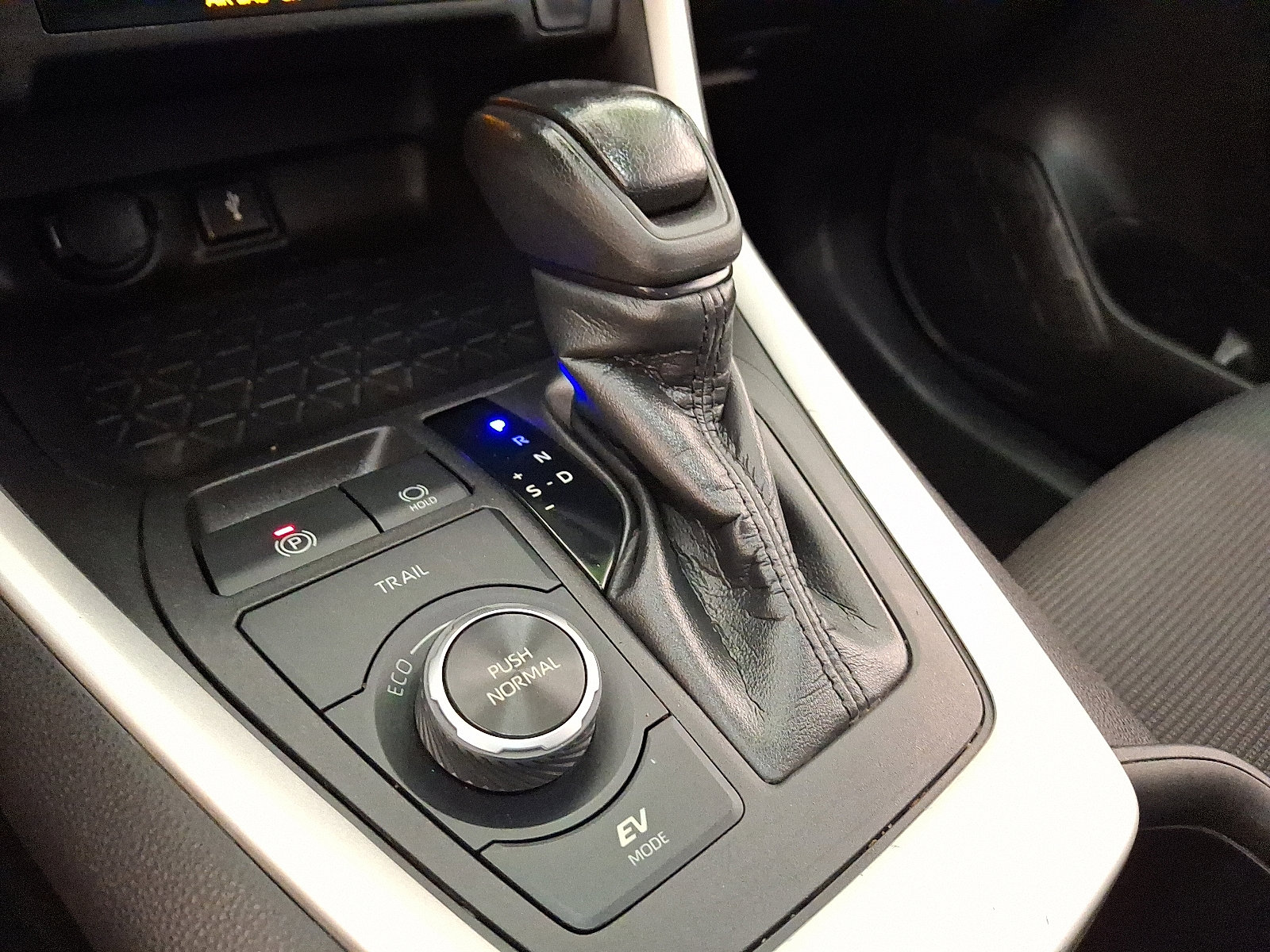 Certified 2022 Toyota RAV4 LE image 15