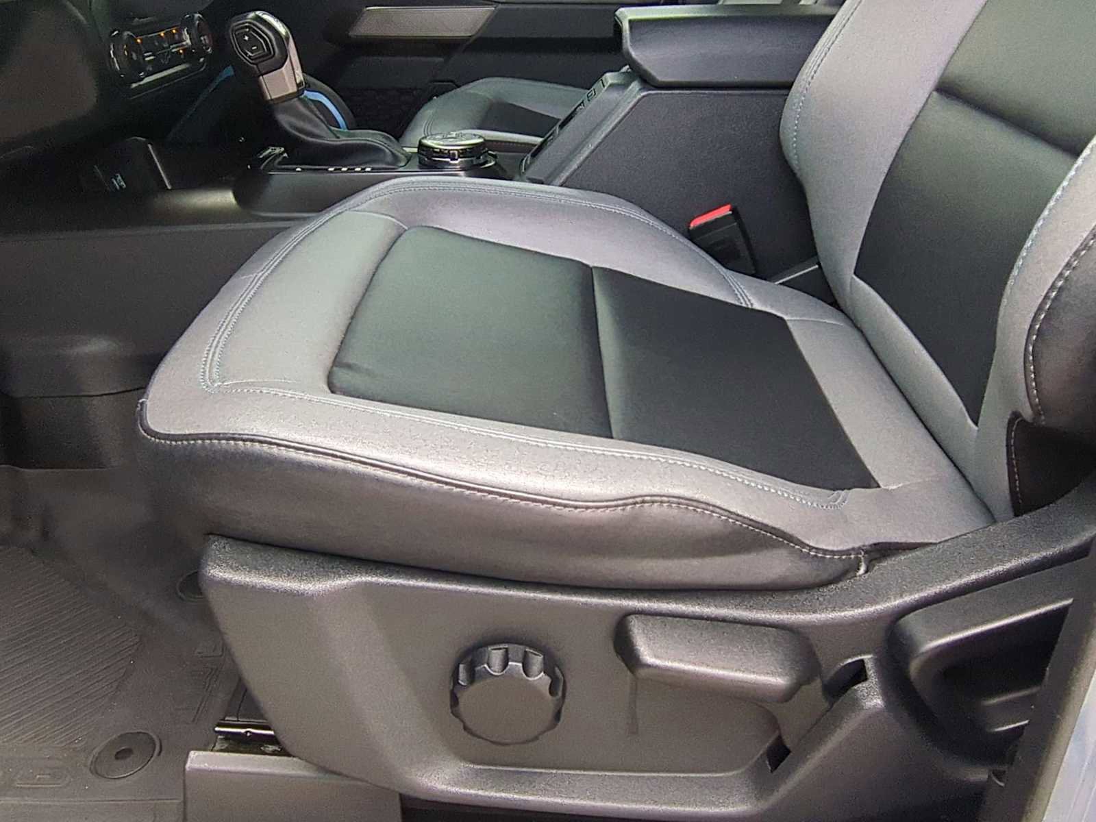 Used 2023 Ford Bronco Black Diamond image 18