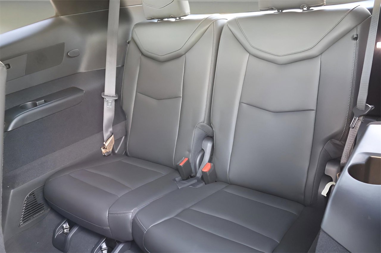 New 2025 Cadillac XT6 Luxury image 17
