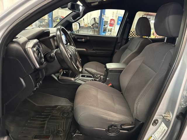 Used 2019 Toyota Tacoma TRD Off-Road AWD/4WD image 11