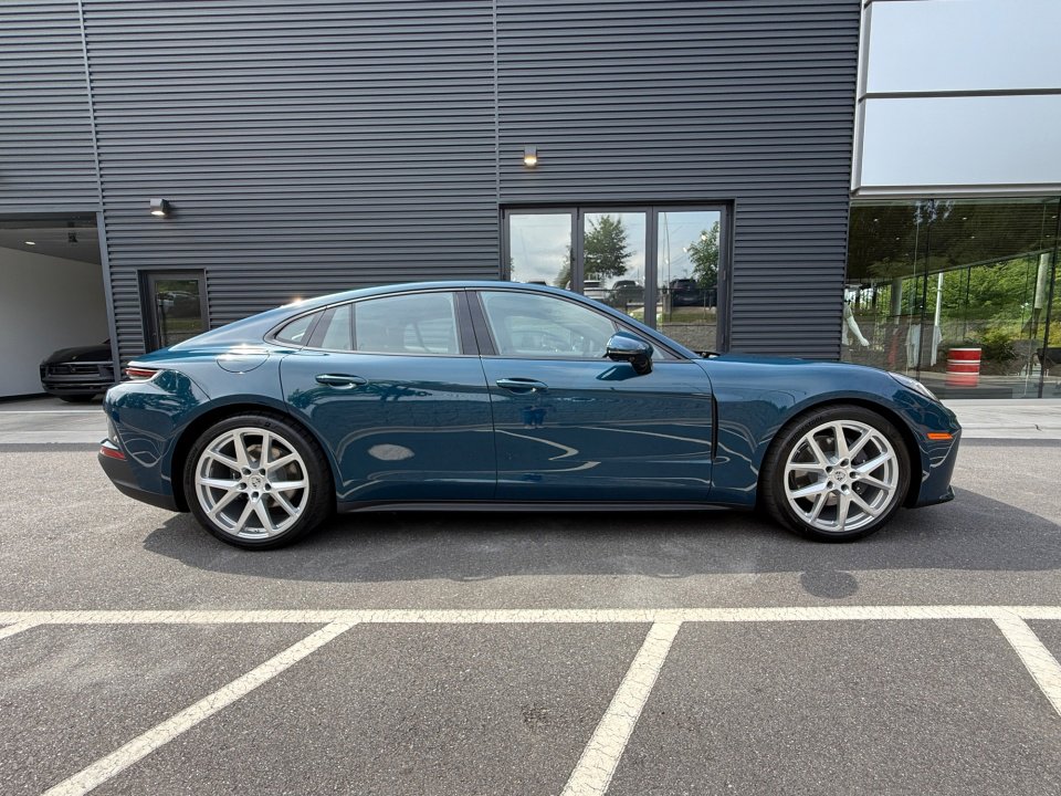 New 2026 Porsche Panamera image 8