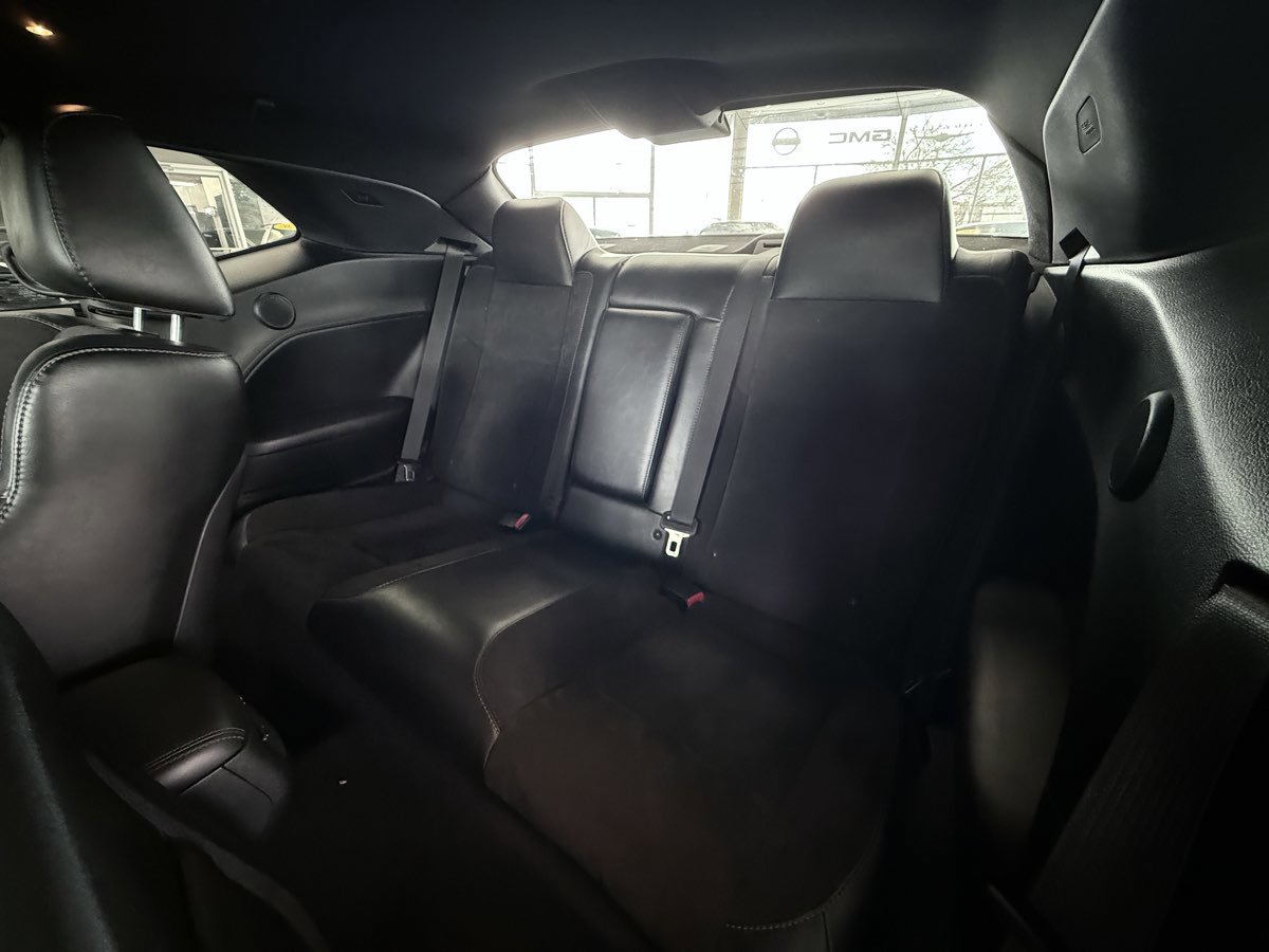 Used 2018 Dodge Challenger R/T Scat Pack w/ Leather Interior Group image 32