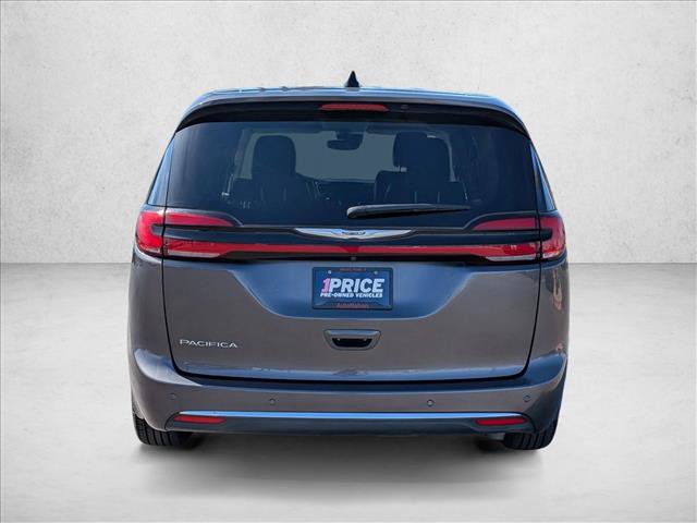 Used 2023 Chrysler Pacifica Touring-L image 6