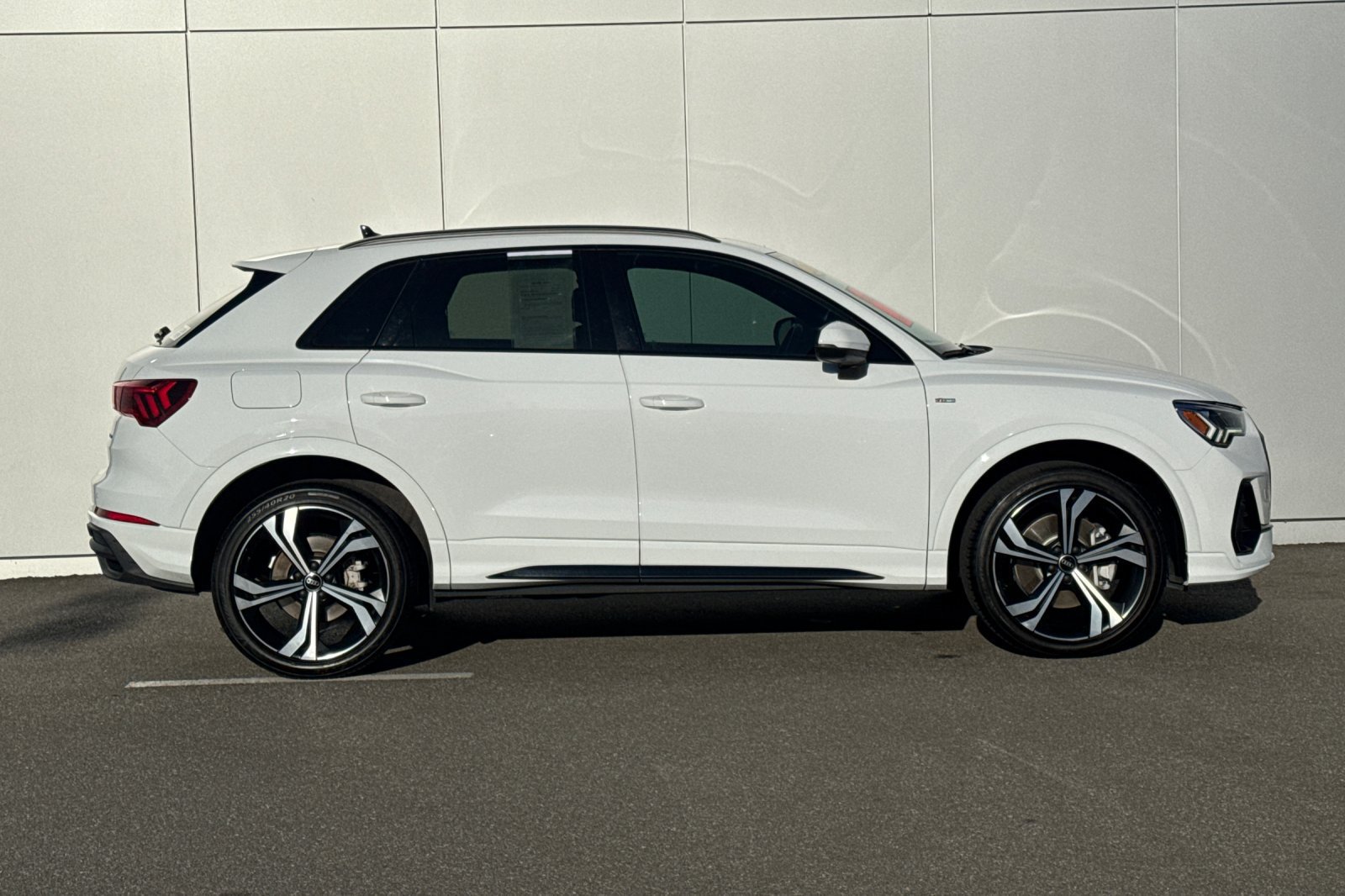 Used 2024 Audi Q3 2.0T Premium Plus w/ Premium Plus Package AWD/4WD image 6