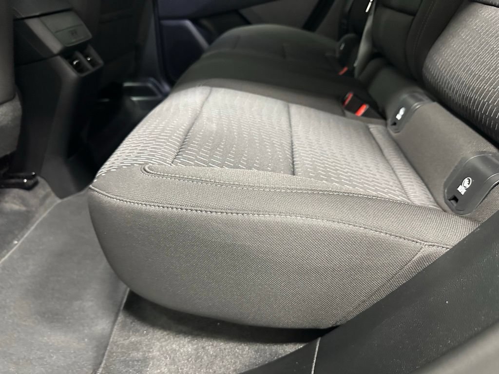 Used 2026 Chevrolet Equinox LT FWD image 39