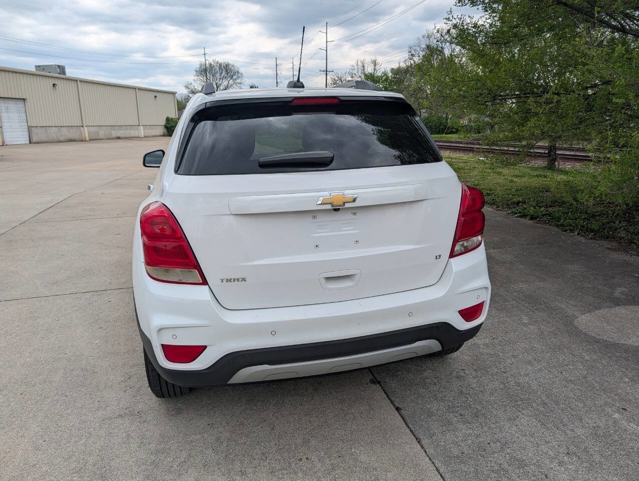 Used 2018 Chevrolet Trax LT w/ Sun & Sound Package image 2