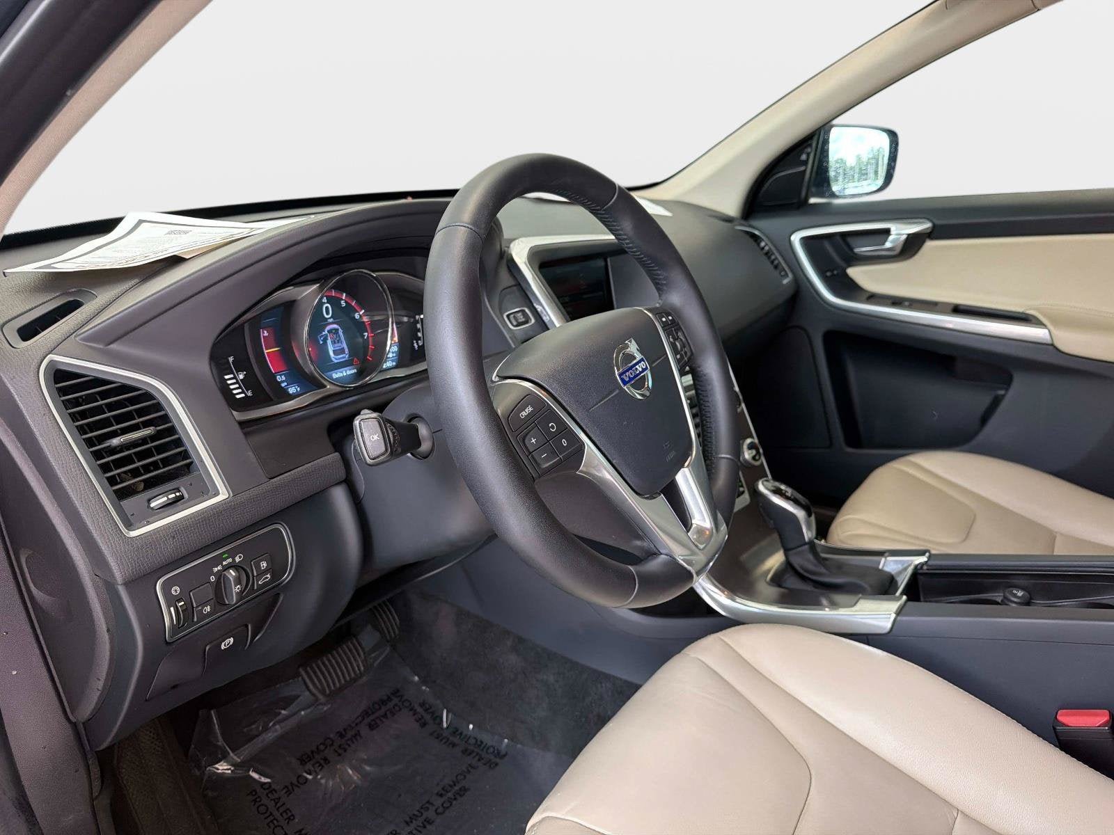 Used 2016 Volvo XC60 T5 Premier w/ Proximity Package FWD image 22