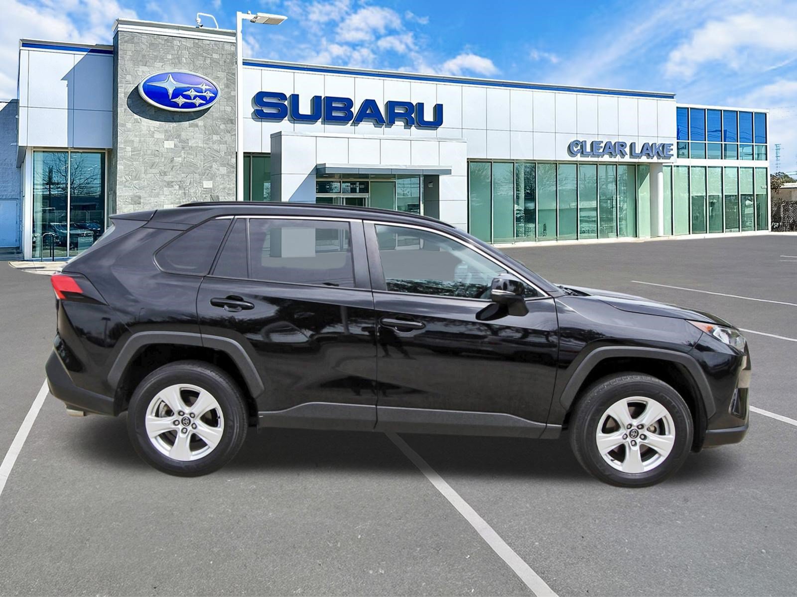 Used 2021 Toyota RAV4 XLE FWD image 7