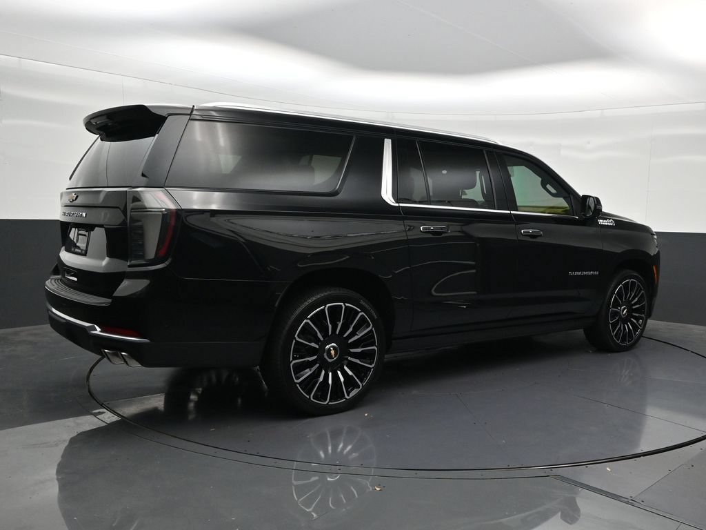 Used 2026 Chevrolet Suburban High Country AWD/4WD image 5
