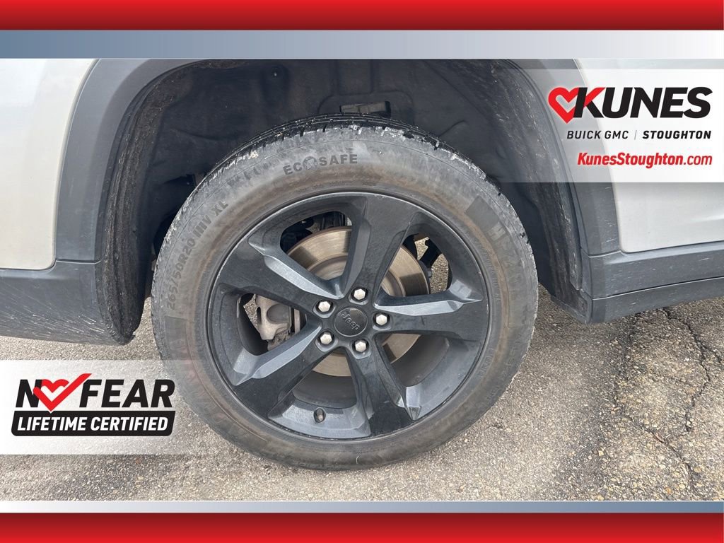 Used 2023 Jeep Grand Cherokee L Laredo image 14