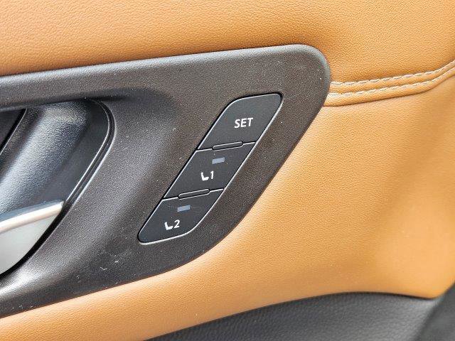 New 2025 Nissan Pathfinder Platinum w/ Black Appearance Package image 3