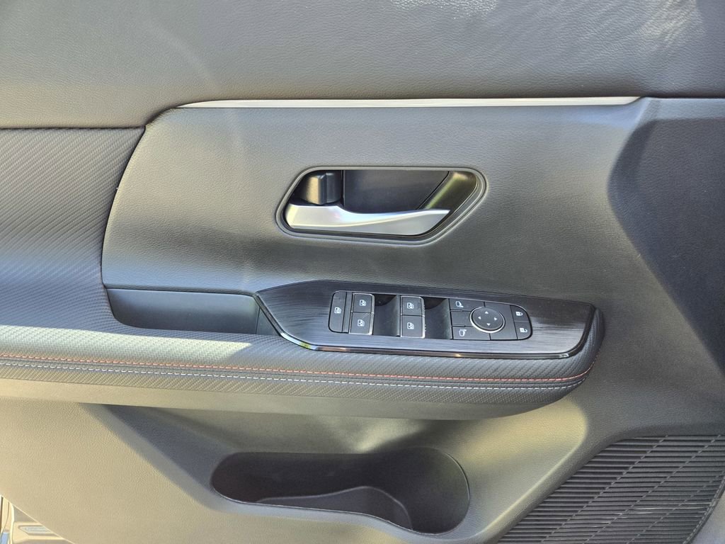 New 2026 Nissan Kicks SR FWD image 13