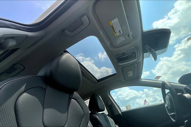 New 2025 Hyundai Elantra Limited image 28