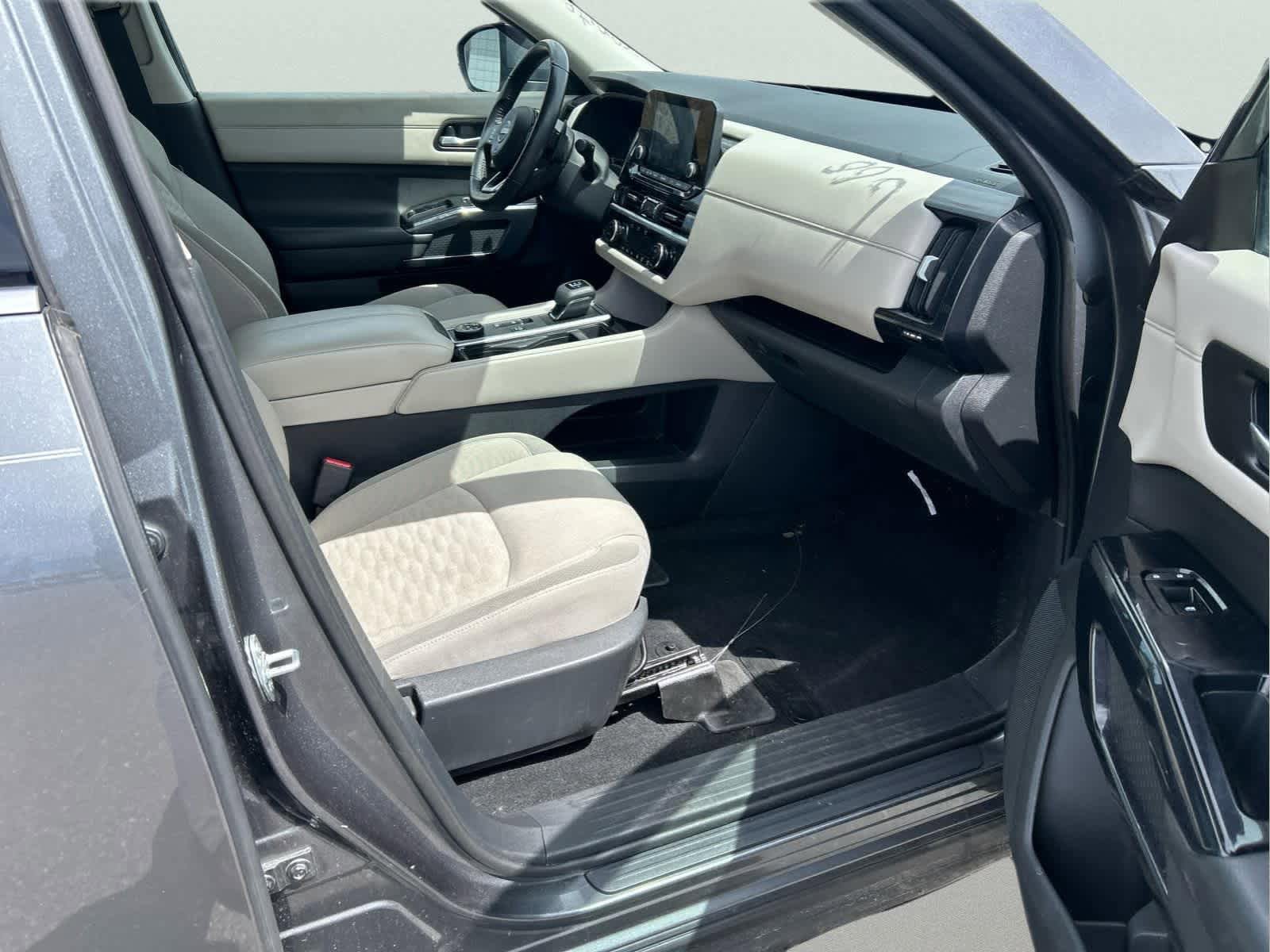 Used 2022 Nissan Pathfinder SV AWD/4WD image 10