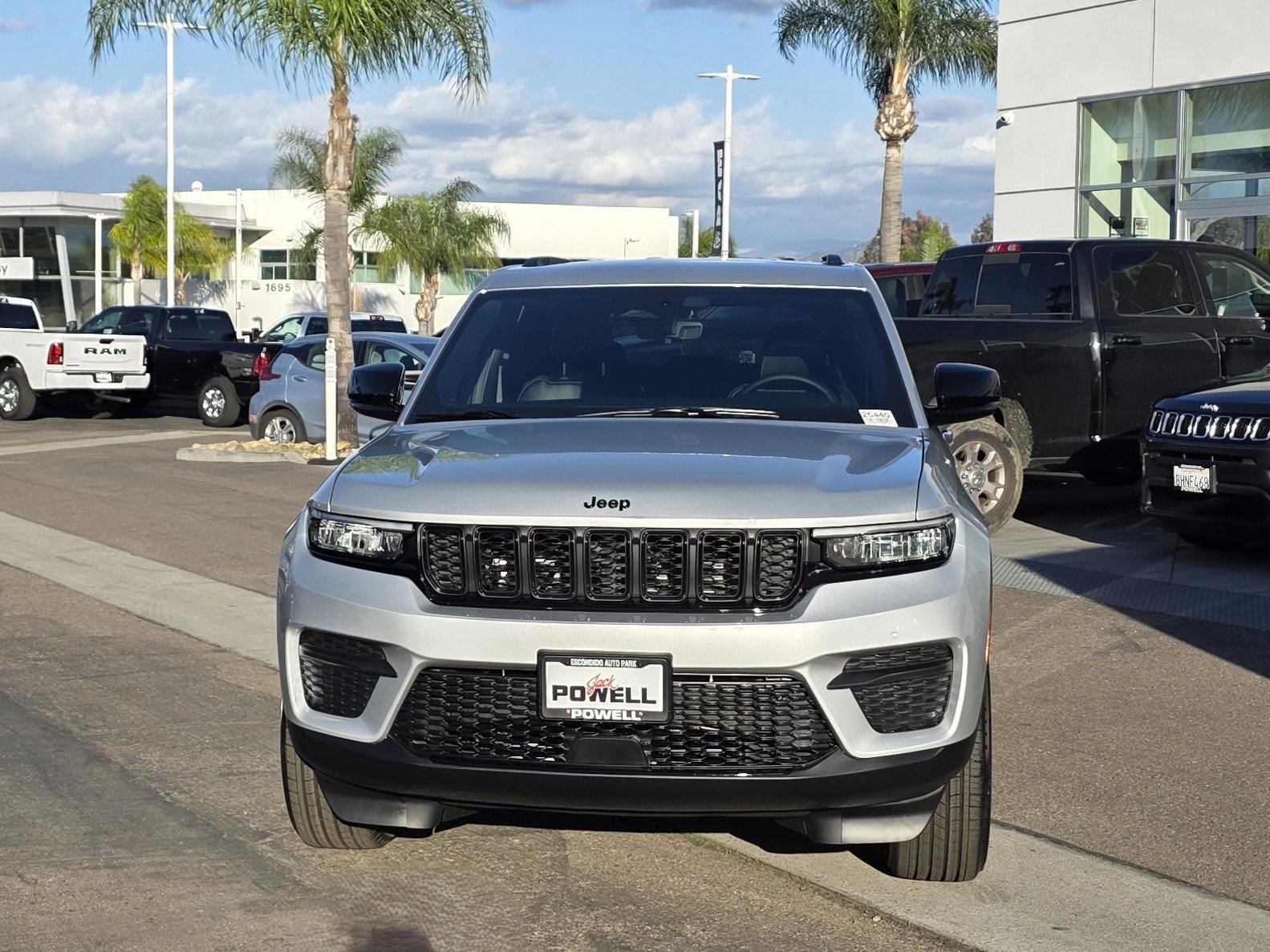 New 2025 Jeep Grand Cherokee Altitude image 7