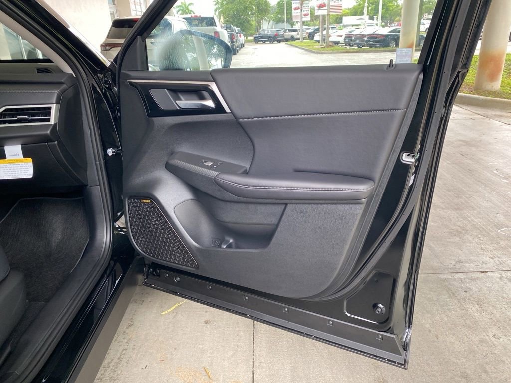 New 2025 Mitsubishi Outlander SE image 25