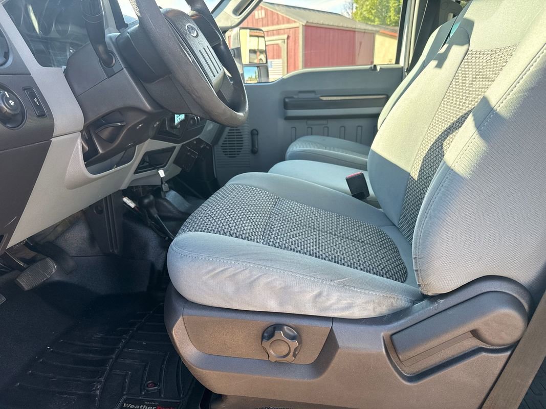 Used 2015 Ford F250 XL w/ Camper Package image 9