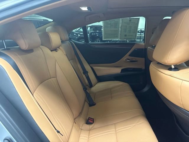 Used 2025 Lexus ES 350 Ultra Luxury FWD image 10