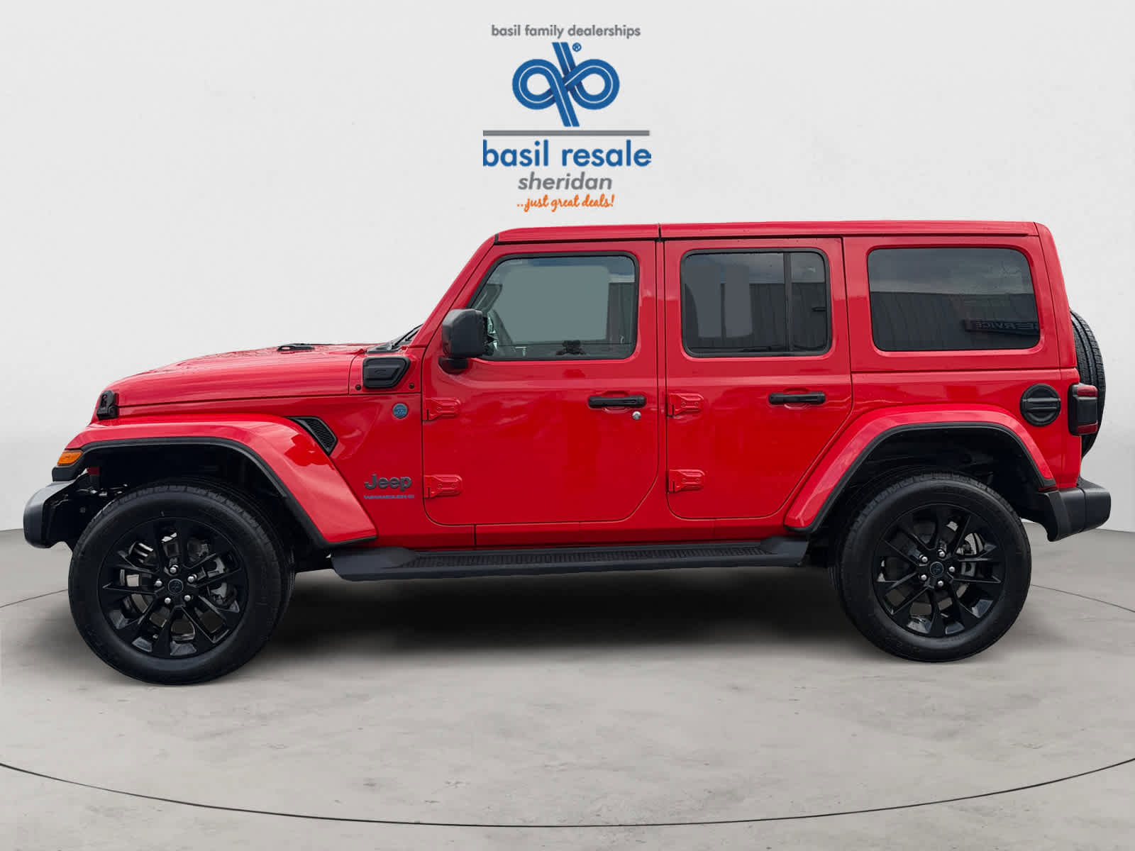 Used 2025 Jeep Wrangler Sahara image 3
