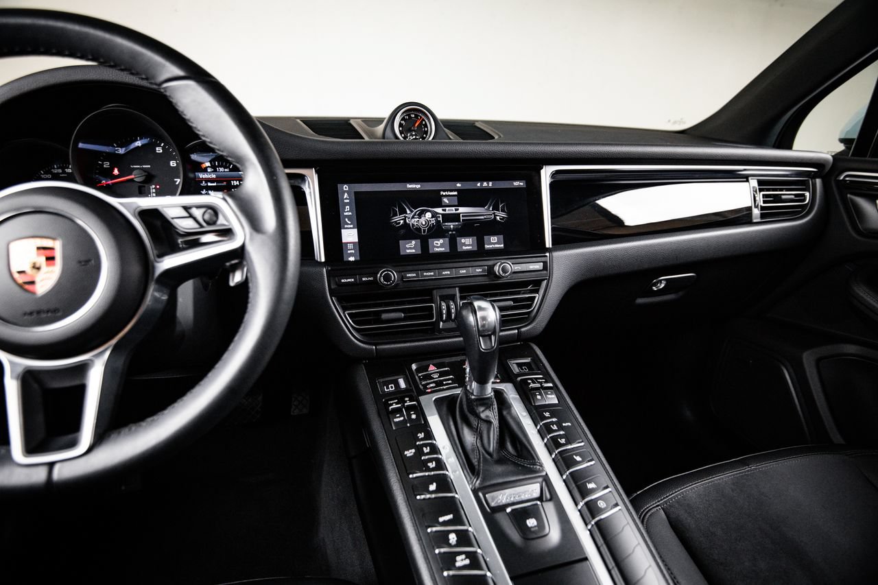 Certified 2021 Porsche Macan AWD/4WD image 19