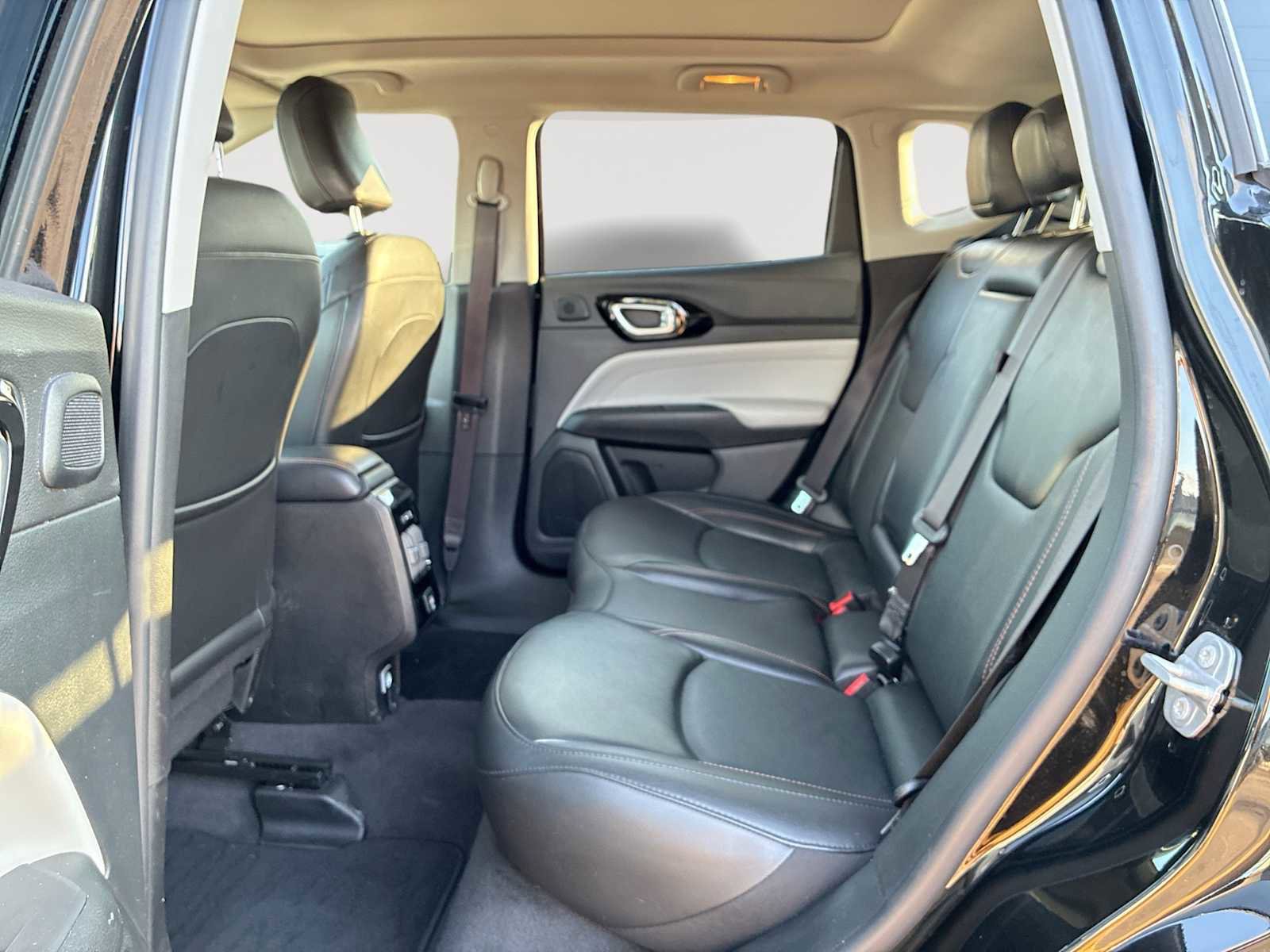 Used 2022 Jeep Compass Limited w/ Sun and Sound Group image 25