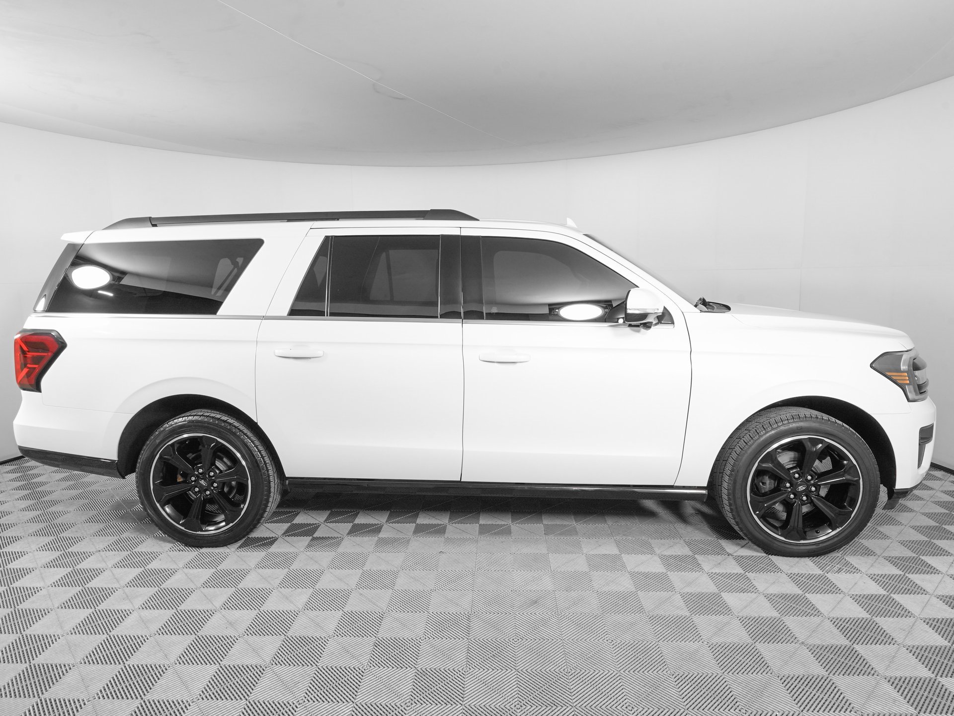 Used 2024 Ford Expedition Max Limited image 4