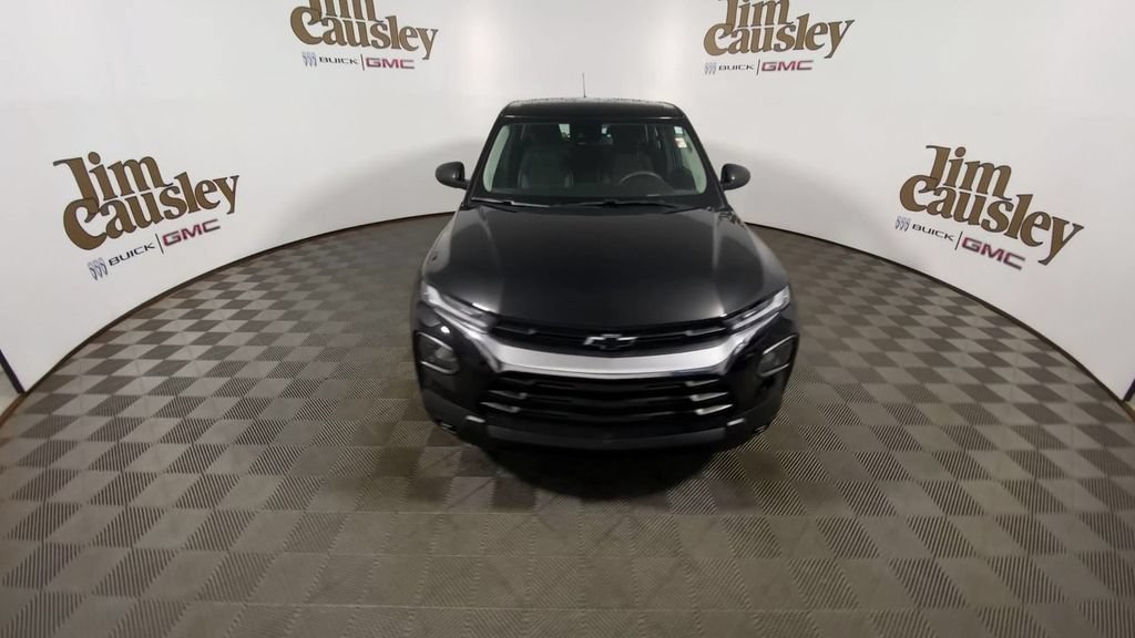 Used 2021 Chevrolet TrailBlazer LS w/ LPO, Blackout Package FWD image 3