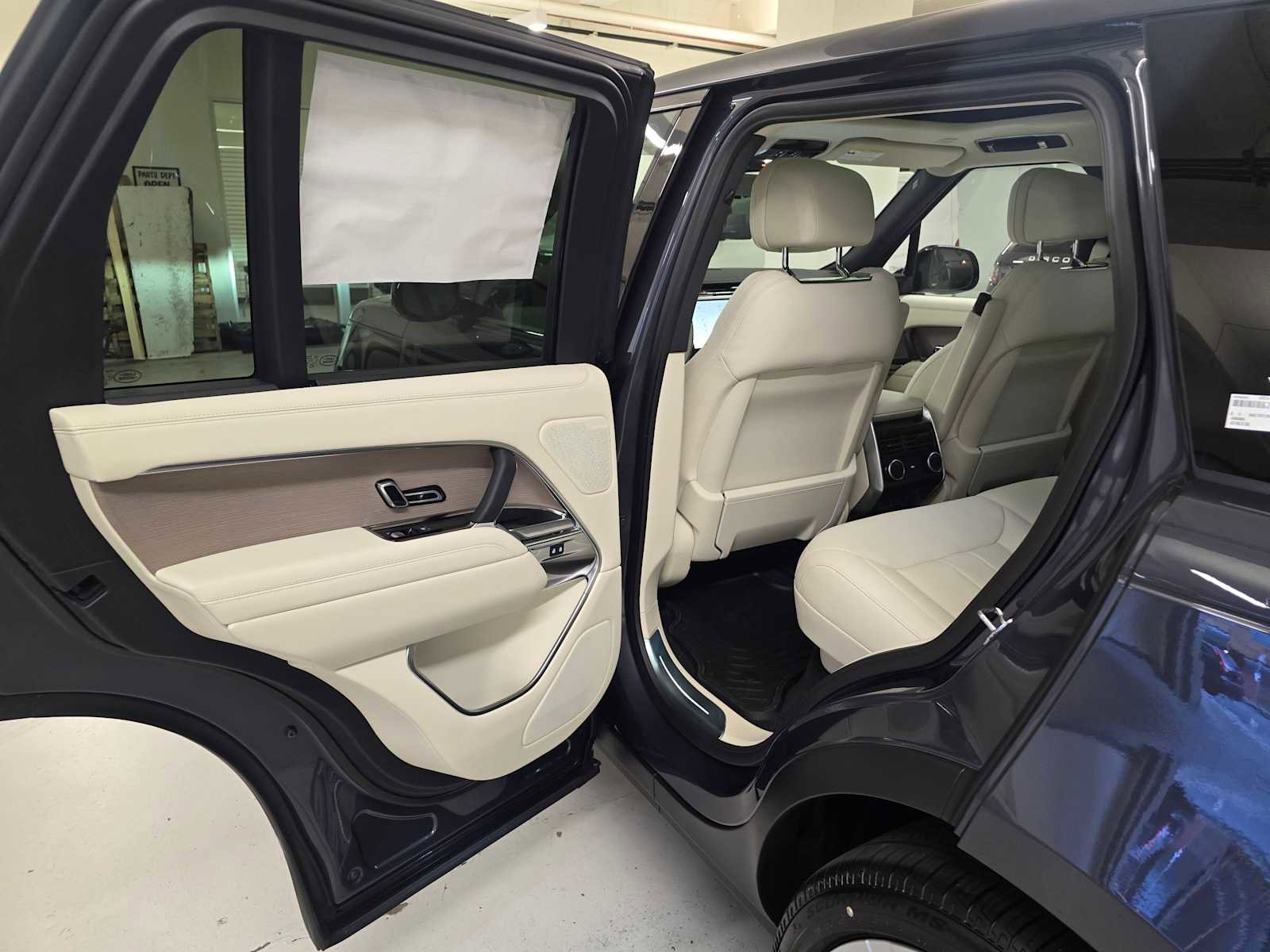 New 2026 Land Rover Range Rover SE image 17