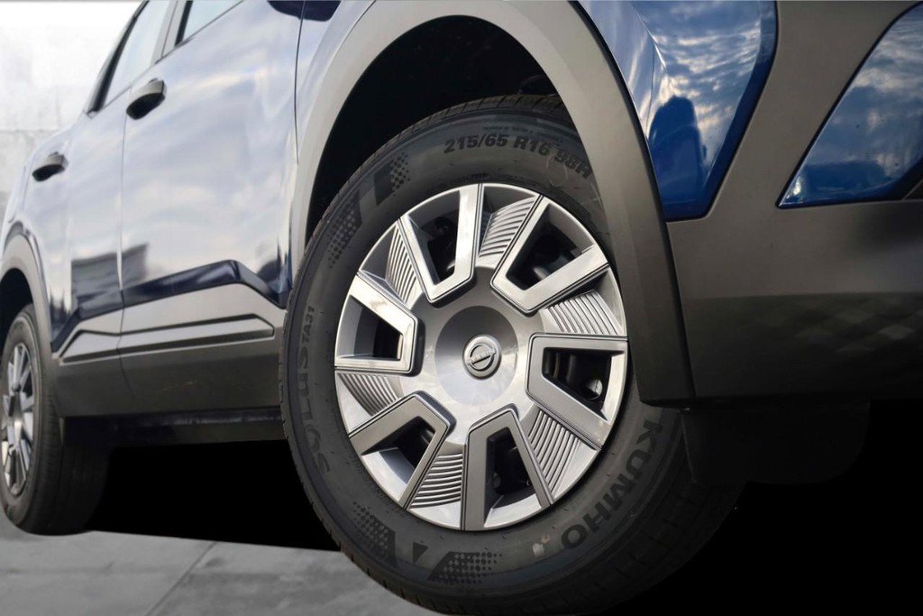 New 2026 Nissan Kicks S image 3