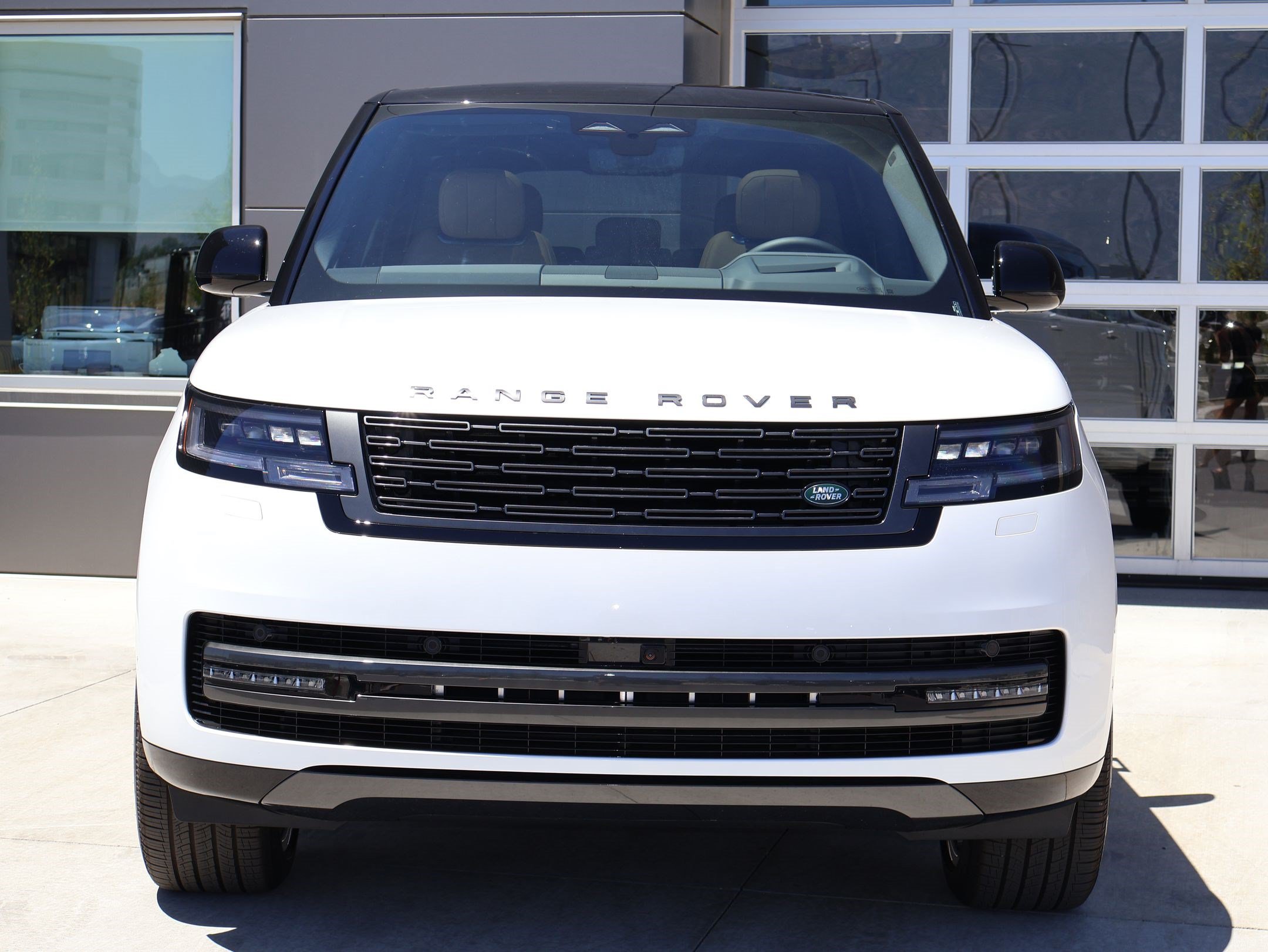 New 2026 Land Rover Range Rover Long Wheelbase SE AWD/4WD image 2