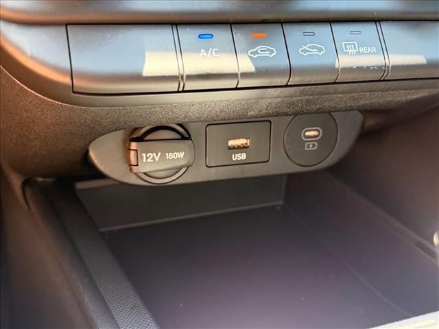 Certified 2025 Hyundai Elantra SE FWD image 22
