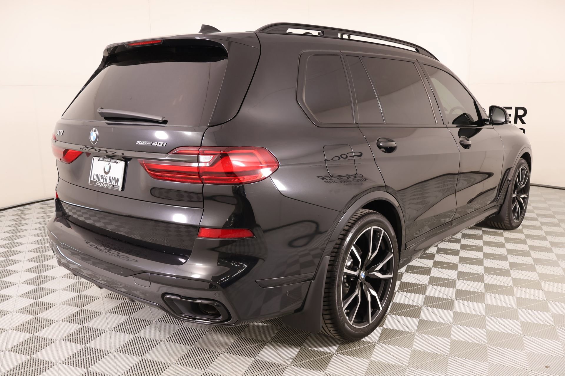 Used 2022 BMW X7 xDrive40i w/ M Sport Package AWD/4WD image 24