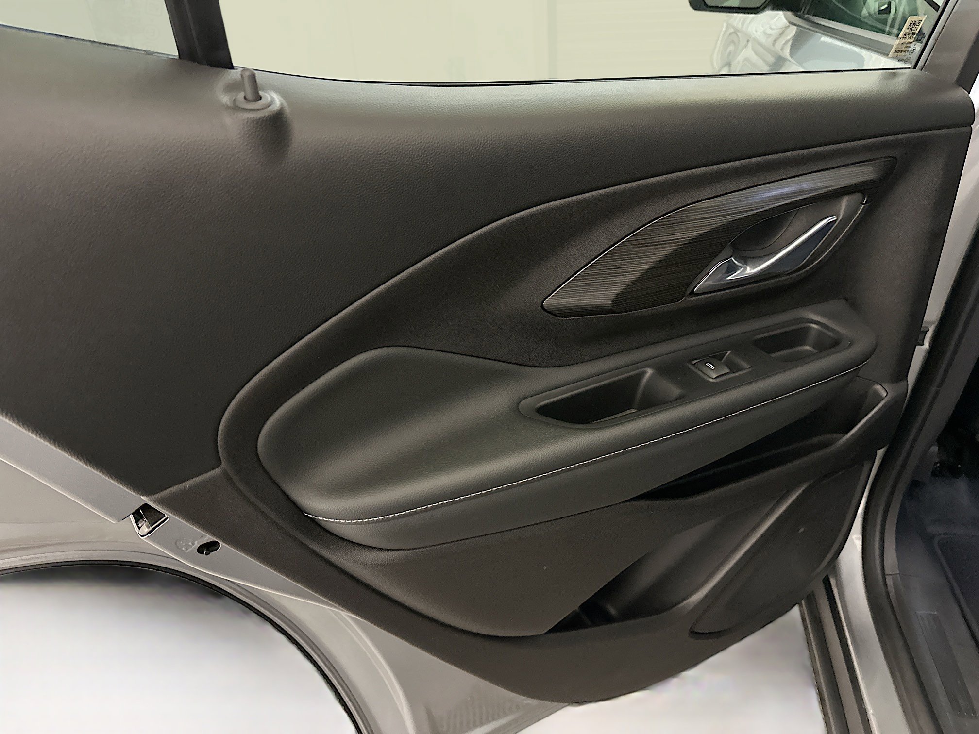 Used 2024 GMC Terrain SLT image 27