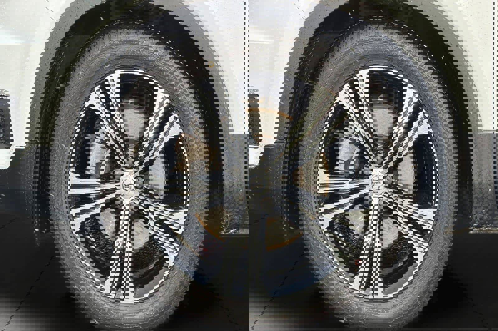 Used 2022 Volvo XC40 T5 Inscription w/ Climate Package image 11