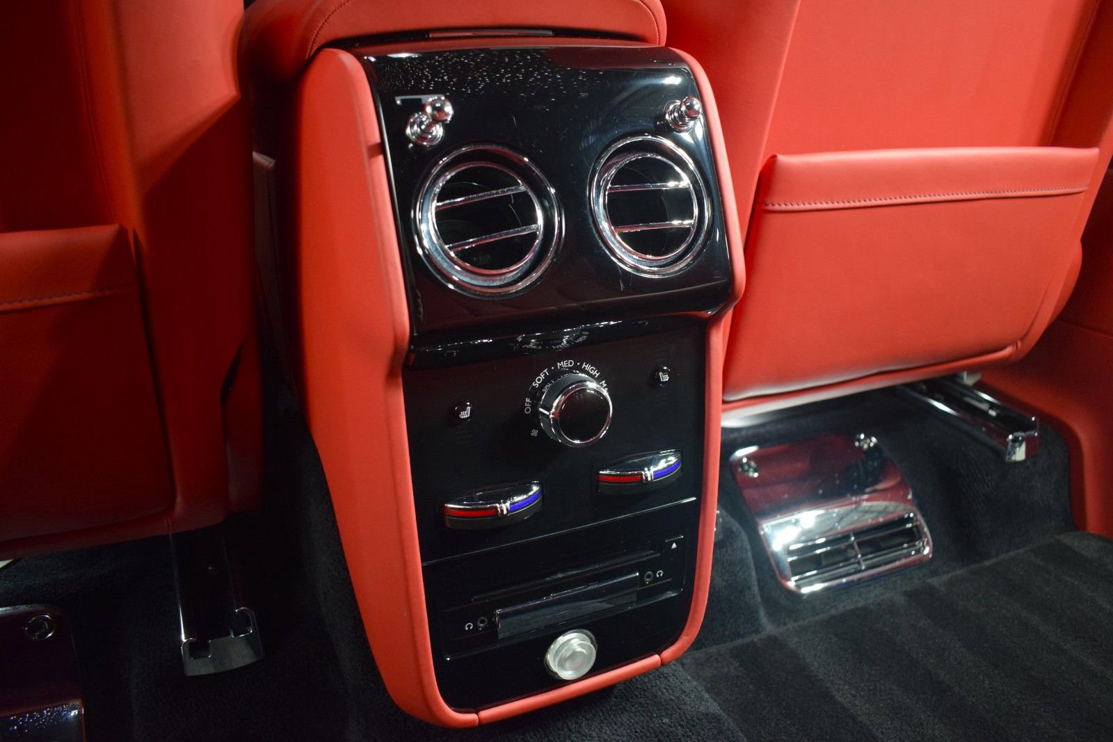 Certified 2022 Rolls-Royce Cullinan w/ Dynamic Package image 21