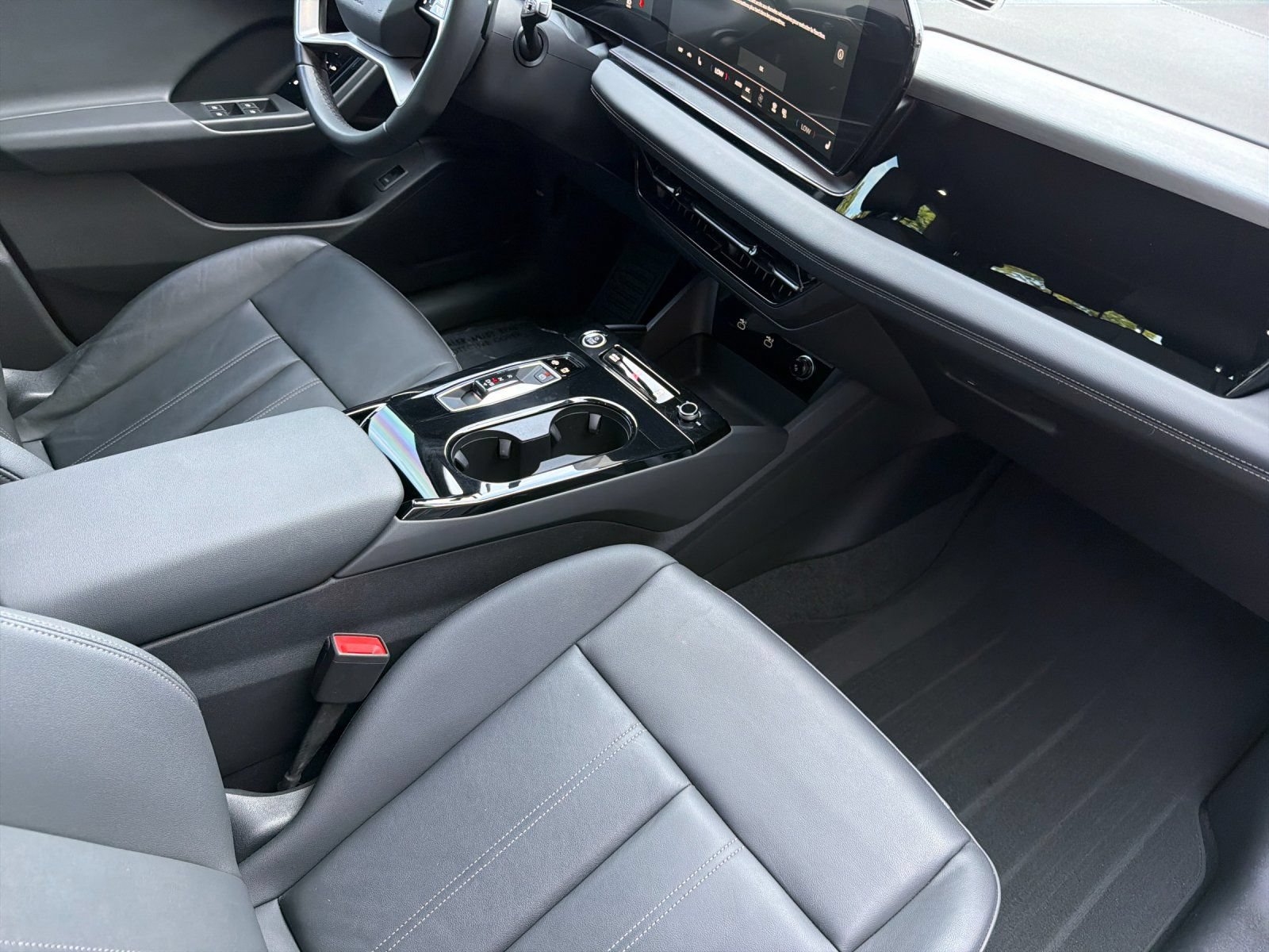 Used 2025 Audi Q6 e-tron Premium w/ Convenience Package AWD/4WD image 16