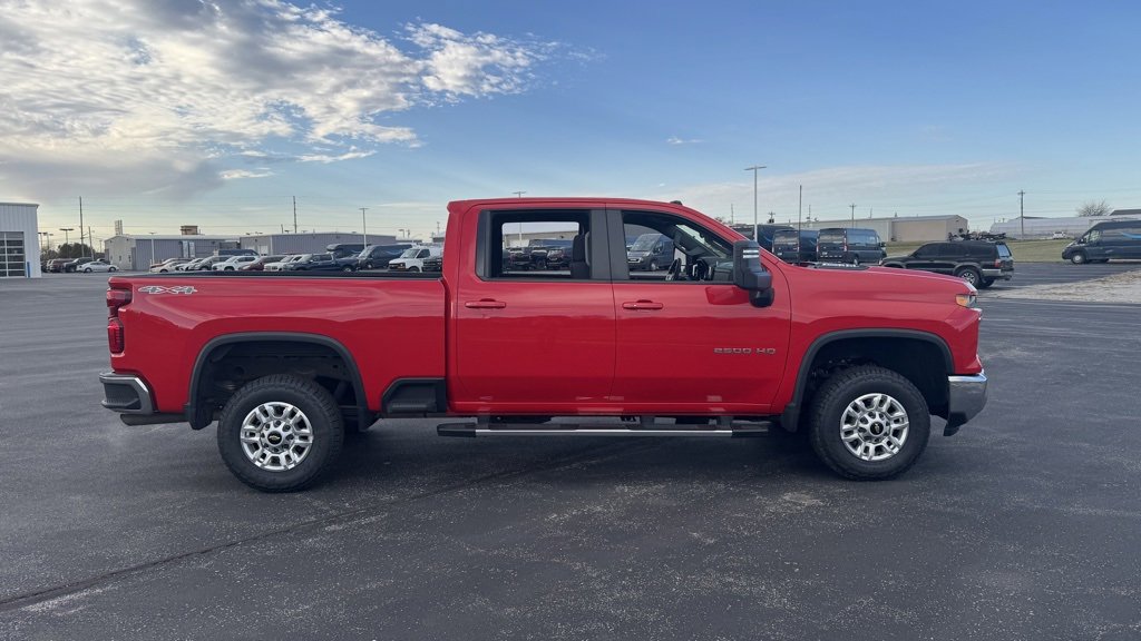 Used 2024 Chevrolet Silverado 2500 LT w/ Convenience Package image 8