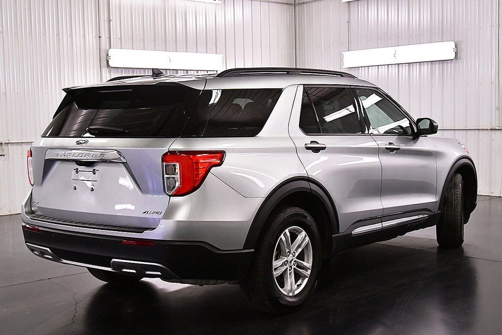 Used 2024 Ford Explorer XLT w/ Equipment Group 202A AWD/4WD image 7