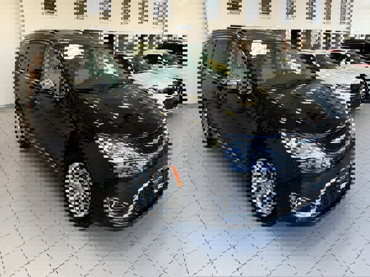 Used 2019 Chrysler Pacifica Limited image 60