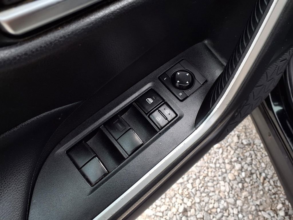 Used 2020 Toyota RAV4 XLE AWD/4WD image 22