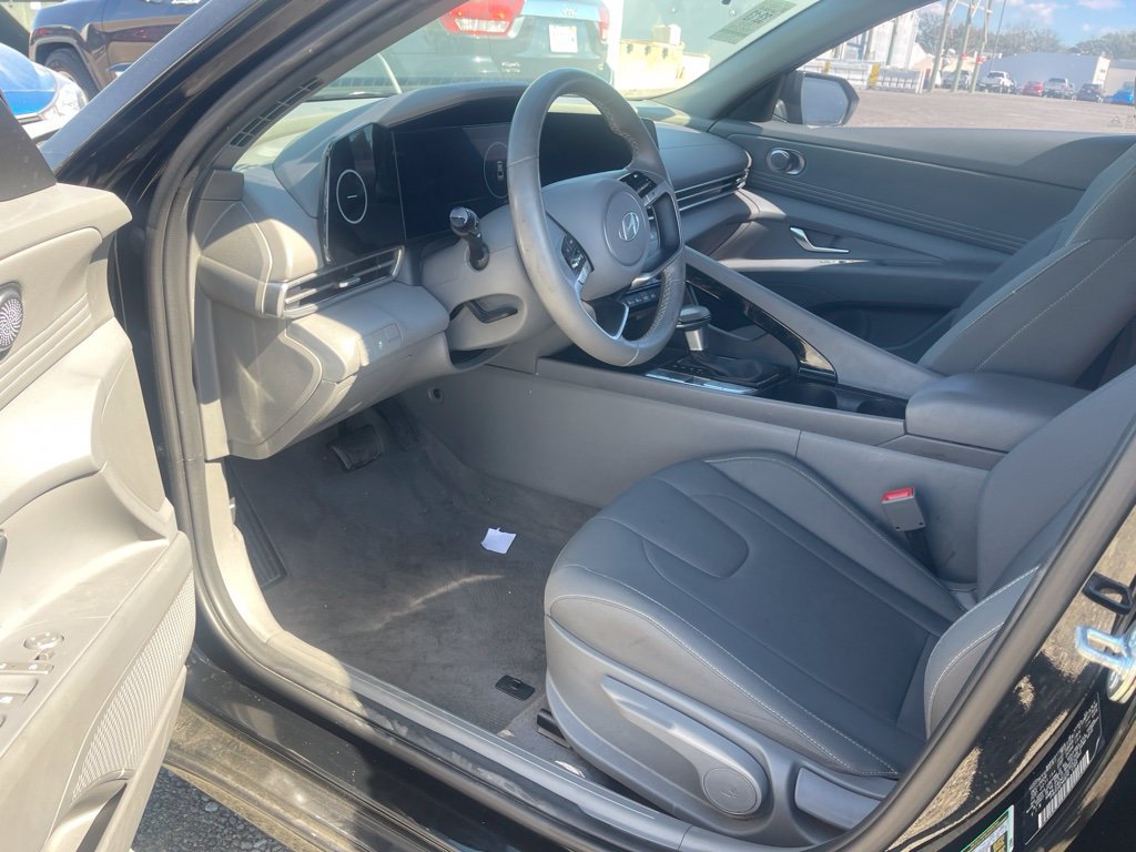 Used 2025 Hyundai Elantra SEL FWD image 11