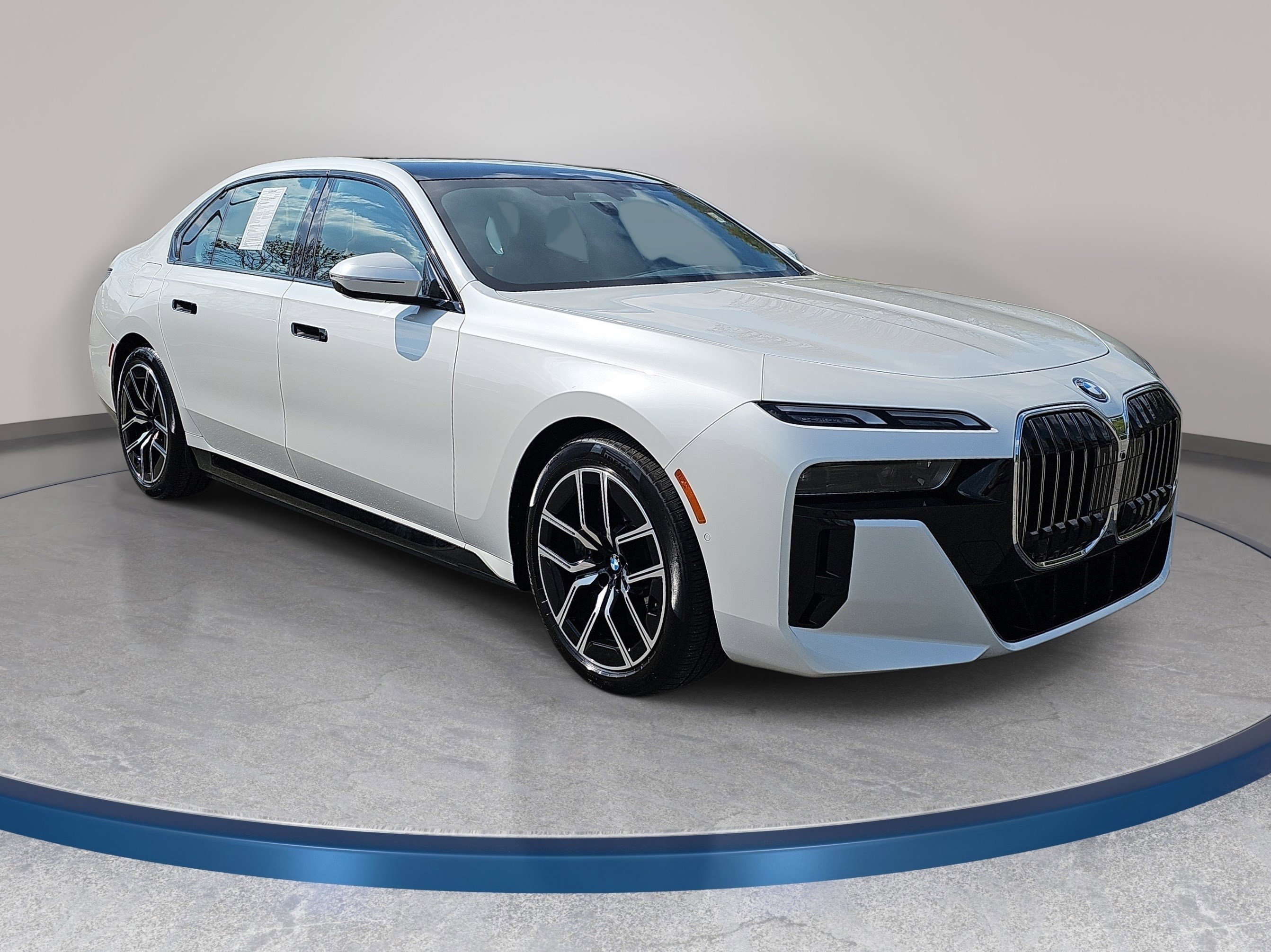 Certified 2025 BMW 750e xDrive image 4