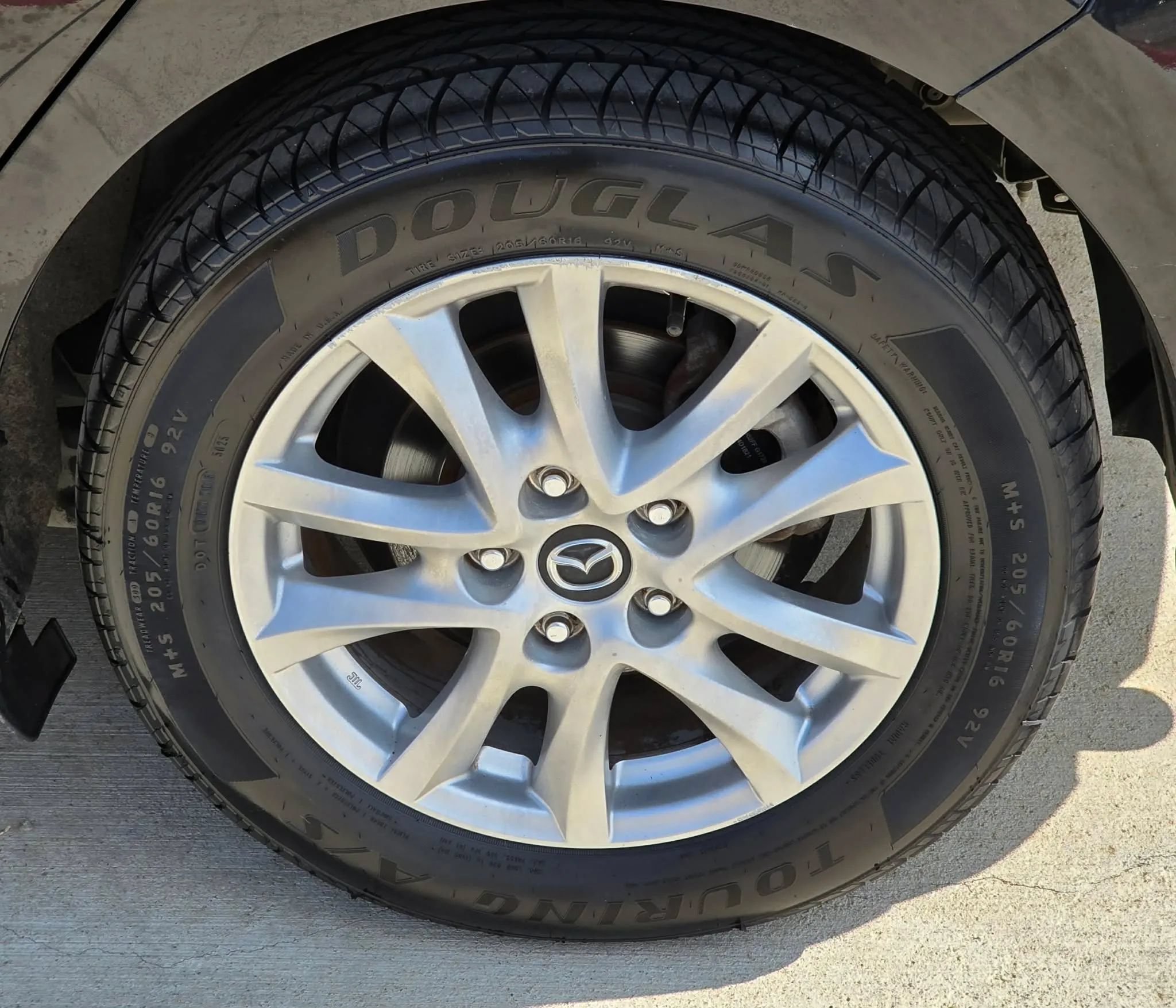 Used 2014 MAZDA MAZDA3 i Touring w/ Technology Package FWD image 31