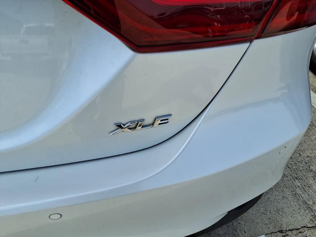 Used 2018 Toyota Camry XLE image 6
