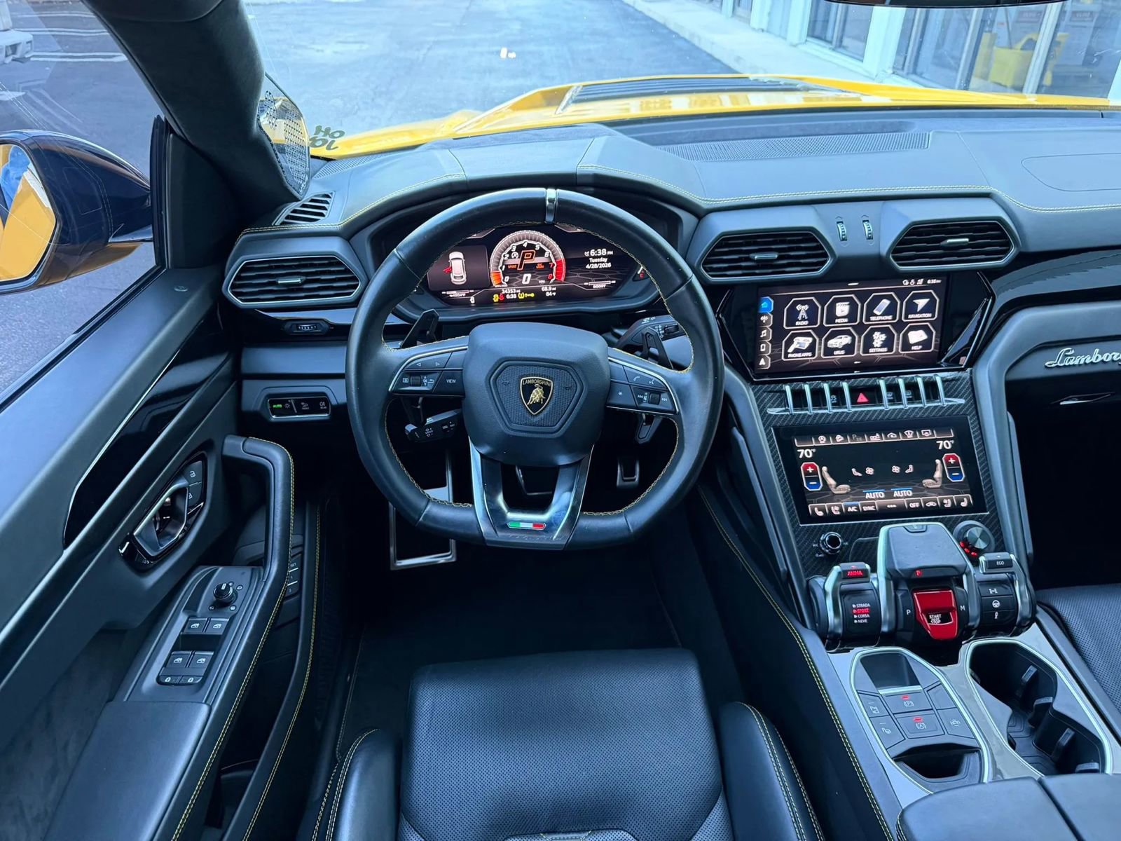 Used 2021 Lamborghini Urus AWD/4WD image 32