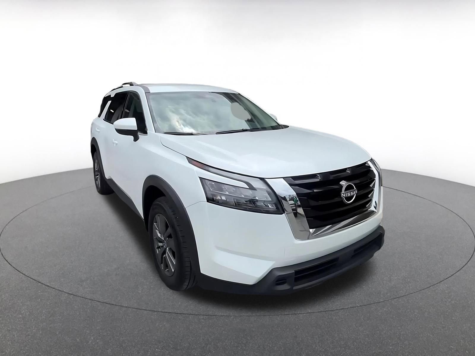 Used 2025 Nissan Pathfinder SV AWD/4WD image 3