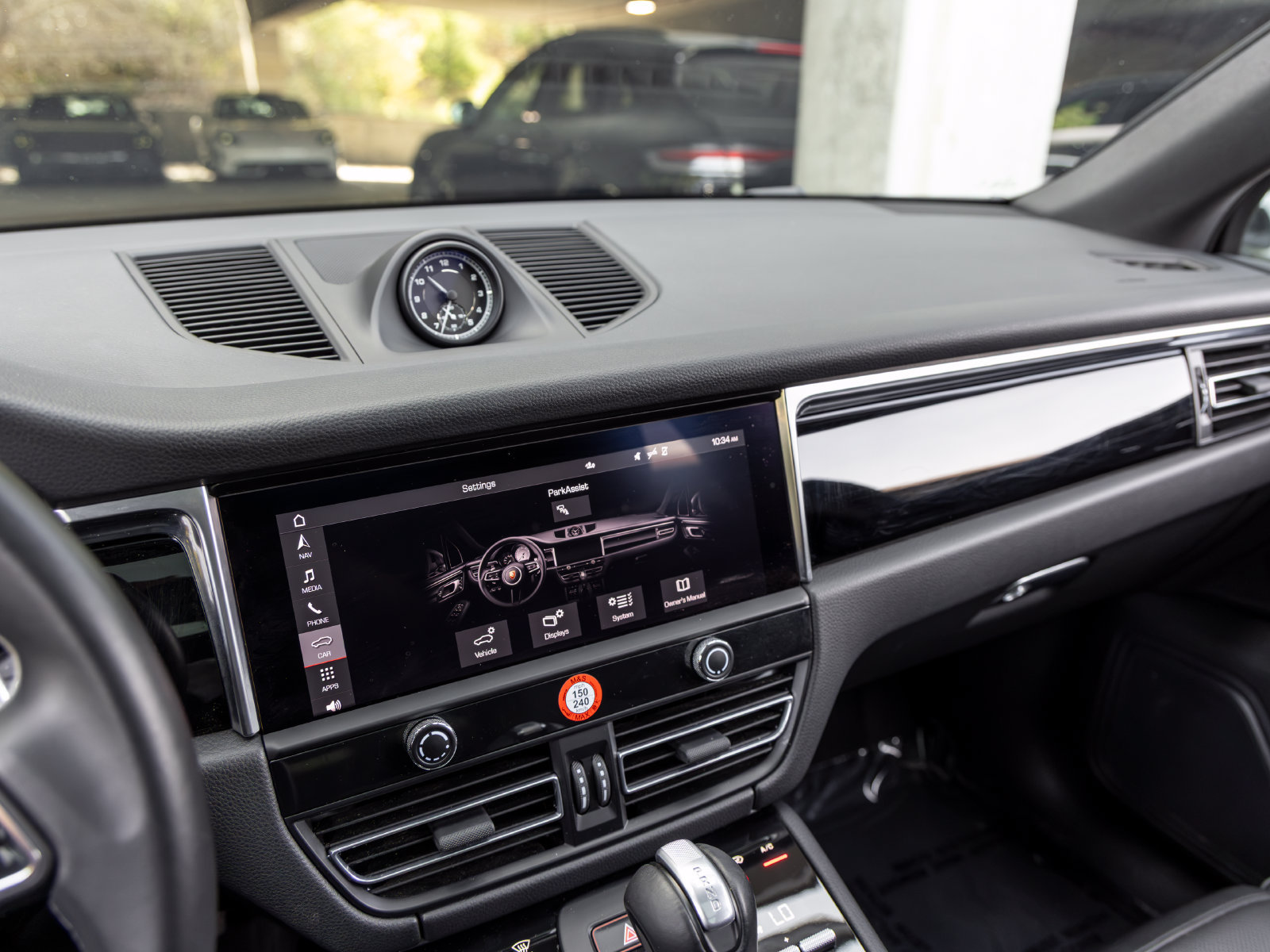 Certified 2023 Porsche Macan AWD/4WD image 39