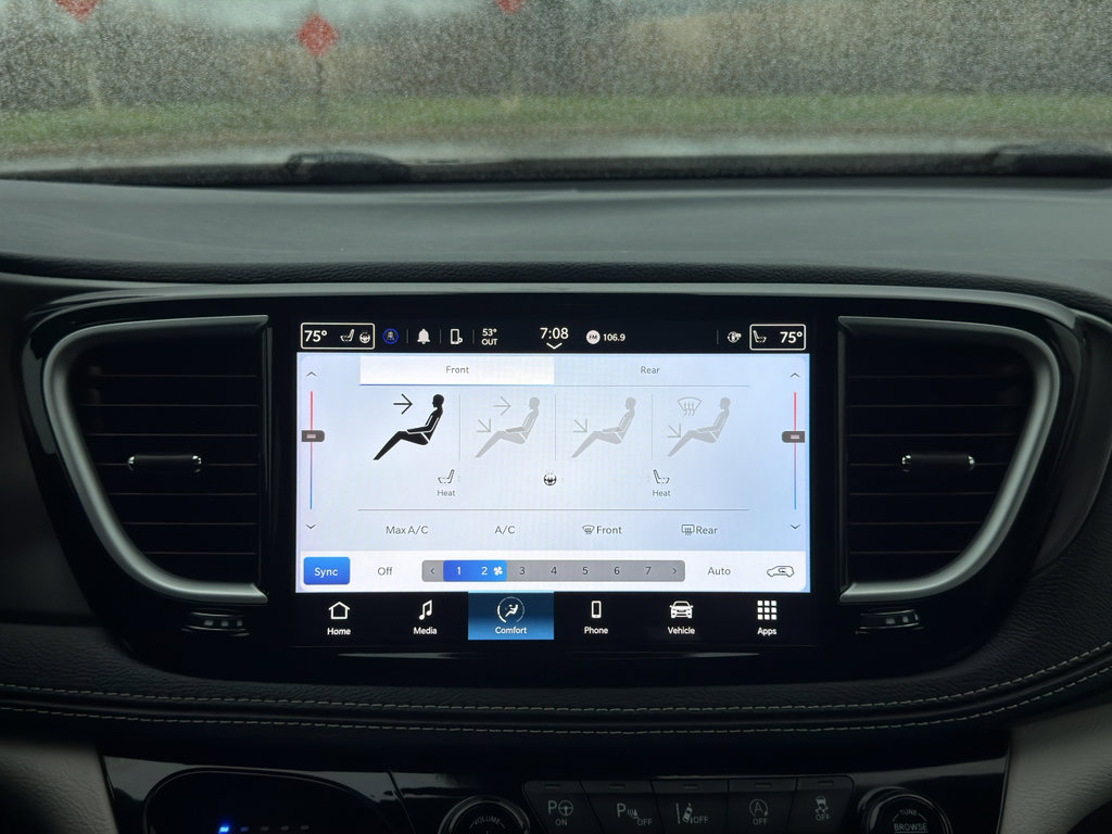 Used 2024 Chrysler Pacifica Touring-L image 23